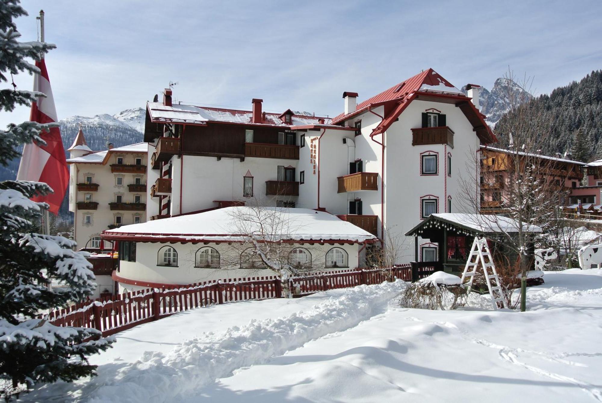 Hotel Regina ซานมาร์ตีโนดีกัสตรอสซา ภายนอก รูปภาพ