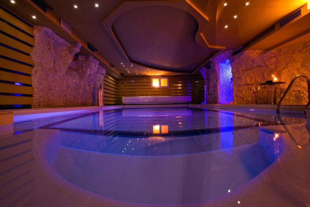 Hotel Regina ซานมาร์ตีโนดีกัสตรอสซา ภายนอก รูปภาพ